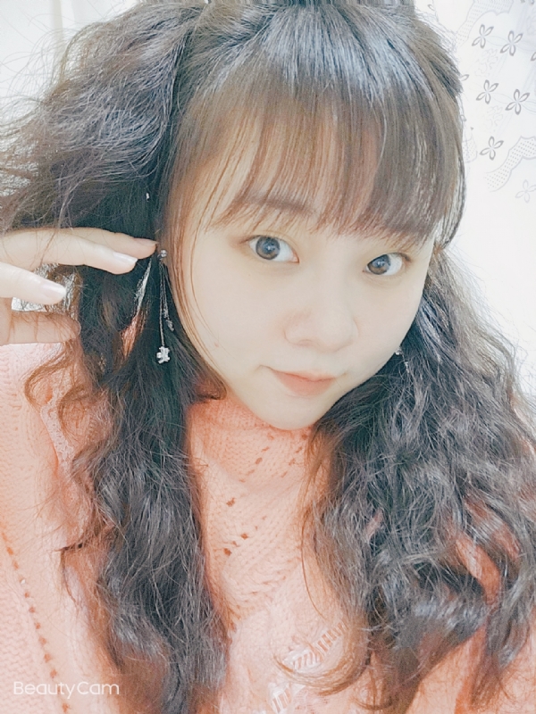 艾薇儿的第一张照片--桂林相亲服务中心