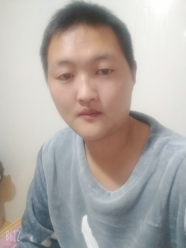 烟圈里透着伤的第一张照片--桂林相亲服务中心