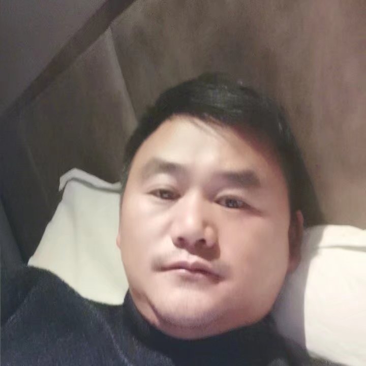奔跑的第四张照片--桂林相亲服务中心