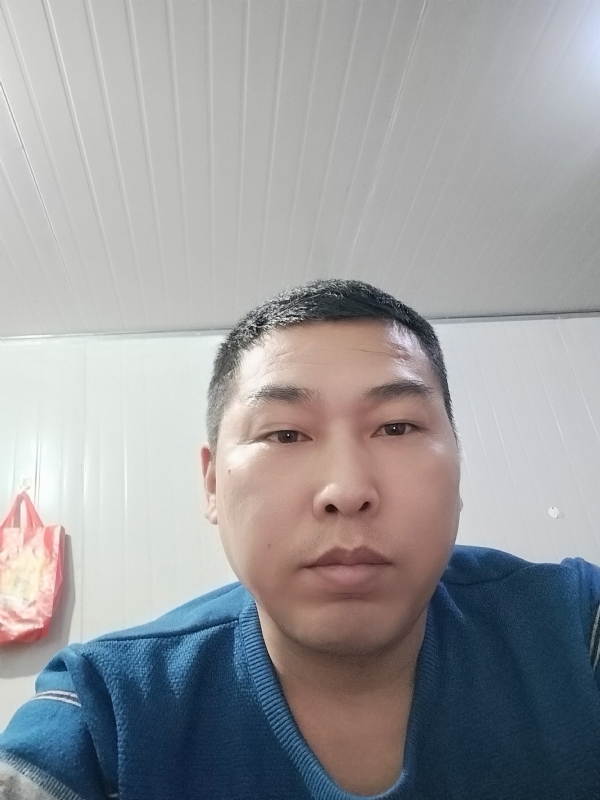 开着拖拉机去兜风的第一张照片--桂林相亲服务中心