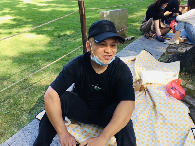 好大一颗石头的第一张照片--桂林相亲服务中心