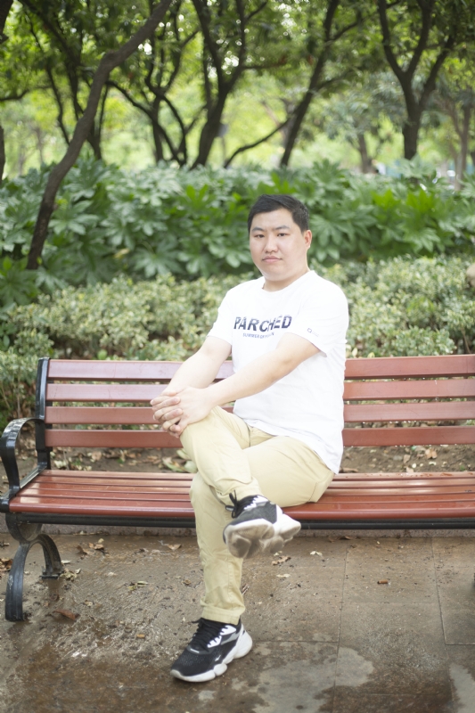 抱着鱼睡觉的猫的第一张照片--桂林相亲服务中心