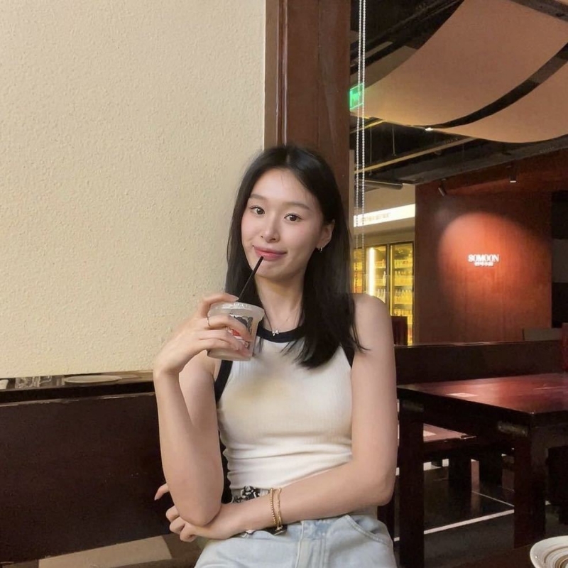 羽毛的第一张照片--桂林相亲服务中心