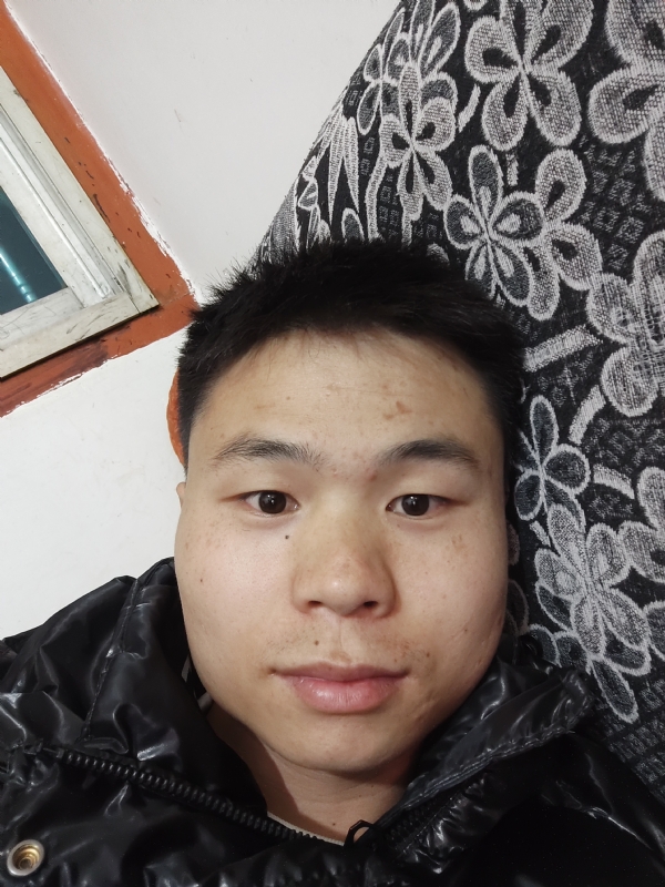 麒麟区幼儿园扛把子的第三张照片--桂林相亲服务中心